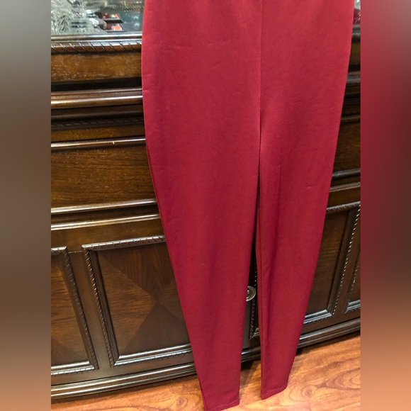 Elegant burgundy halter jumpsuit. - Picture 13 of 14